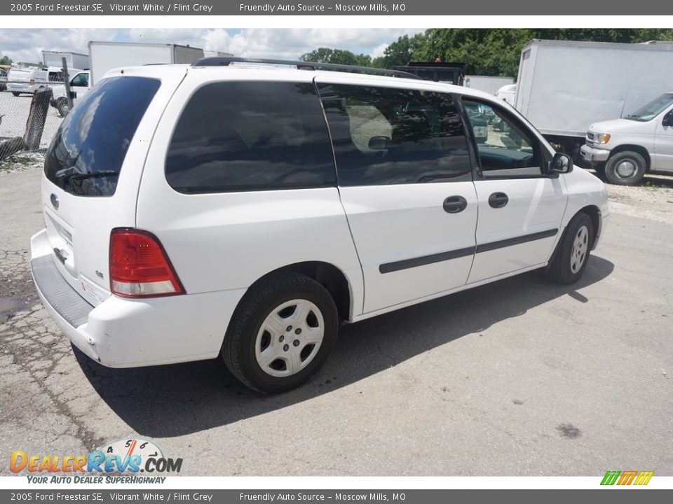 2005 Ford Freestar SE Vibrant White / Flint Grey Photo #16