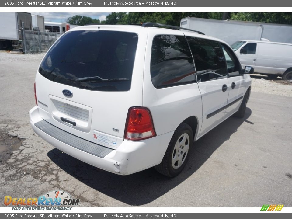 2005 Ford Freestar SE Vibrant White / Flint Grey Photo #18
