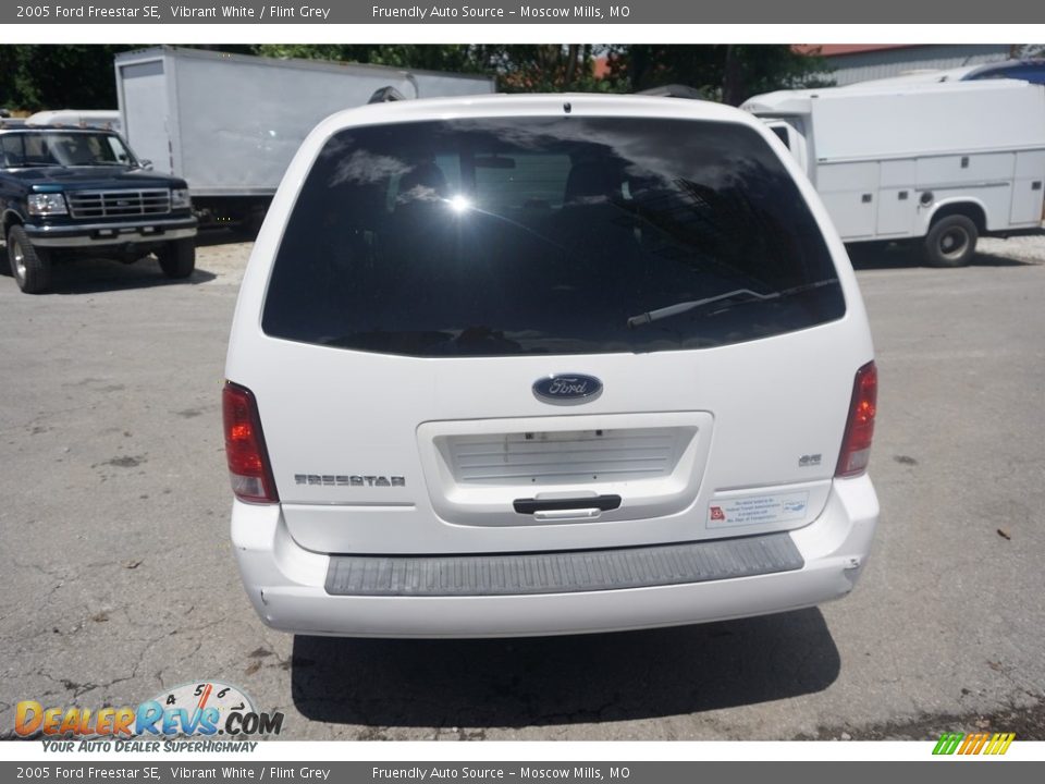 2005 Ford Freestar SE Vibrant White / Flint Grey Photo #19