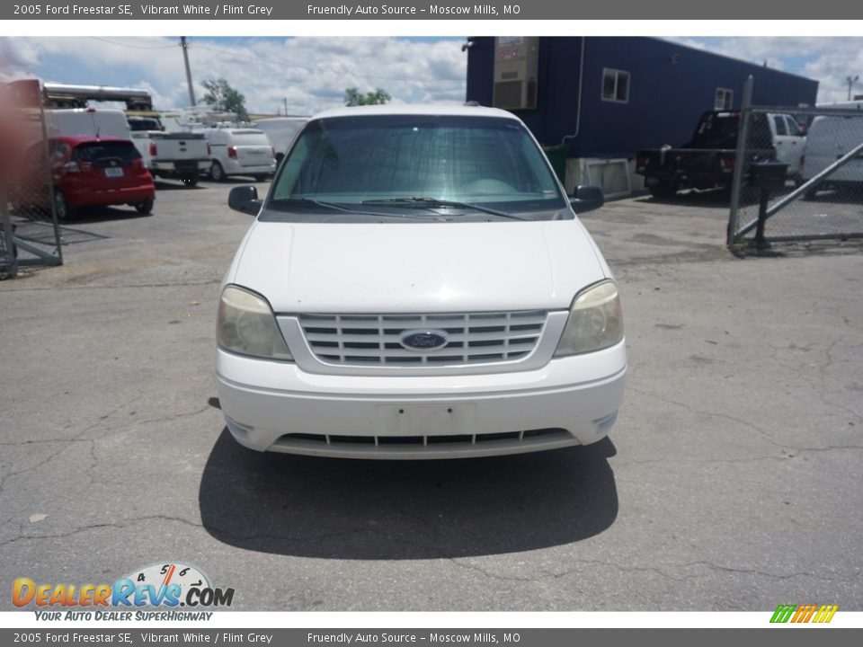 2005 Ford Freestar SE Vibrant White / Flint Grey Photo #21