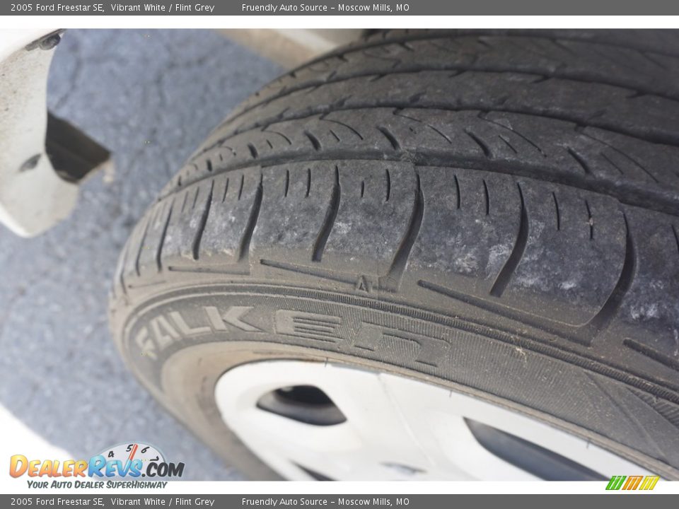 2005 Ford Freestar SE Vibrant White / Flint Grey Photo #24