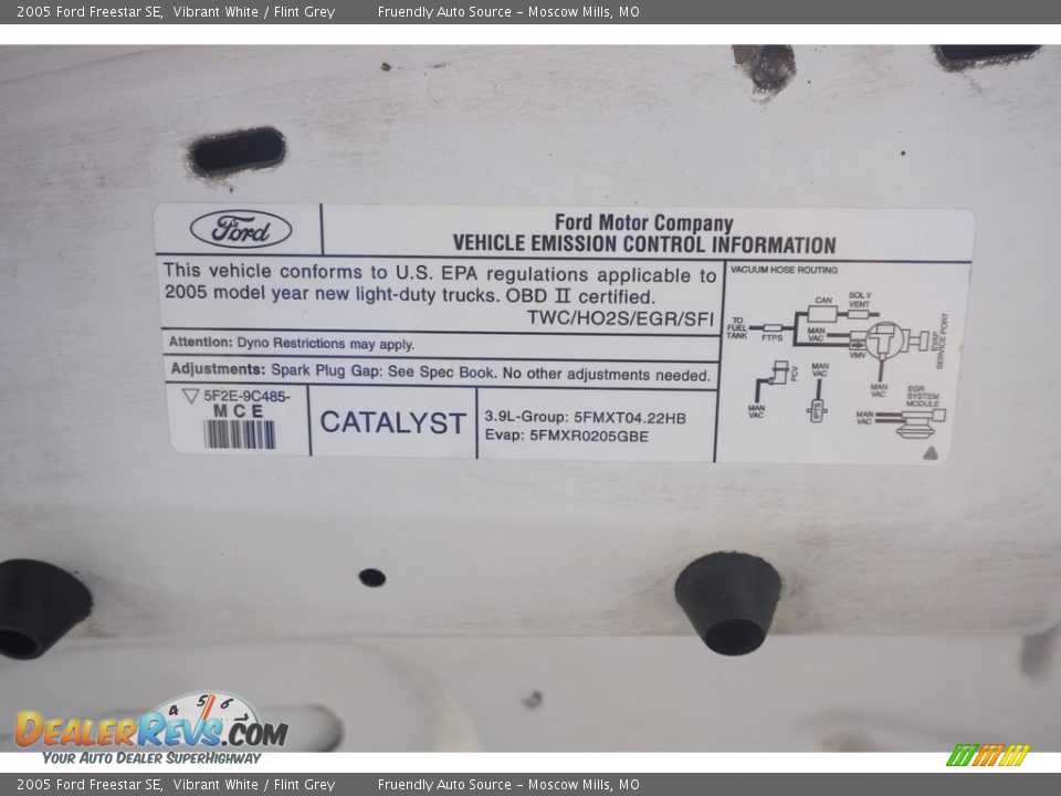 2005 Ford Freestar SE Vibrant White / Flint Grey Photo #30