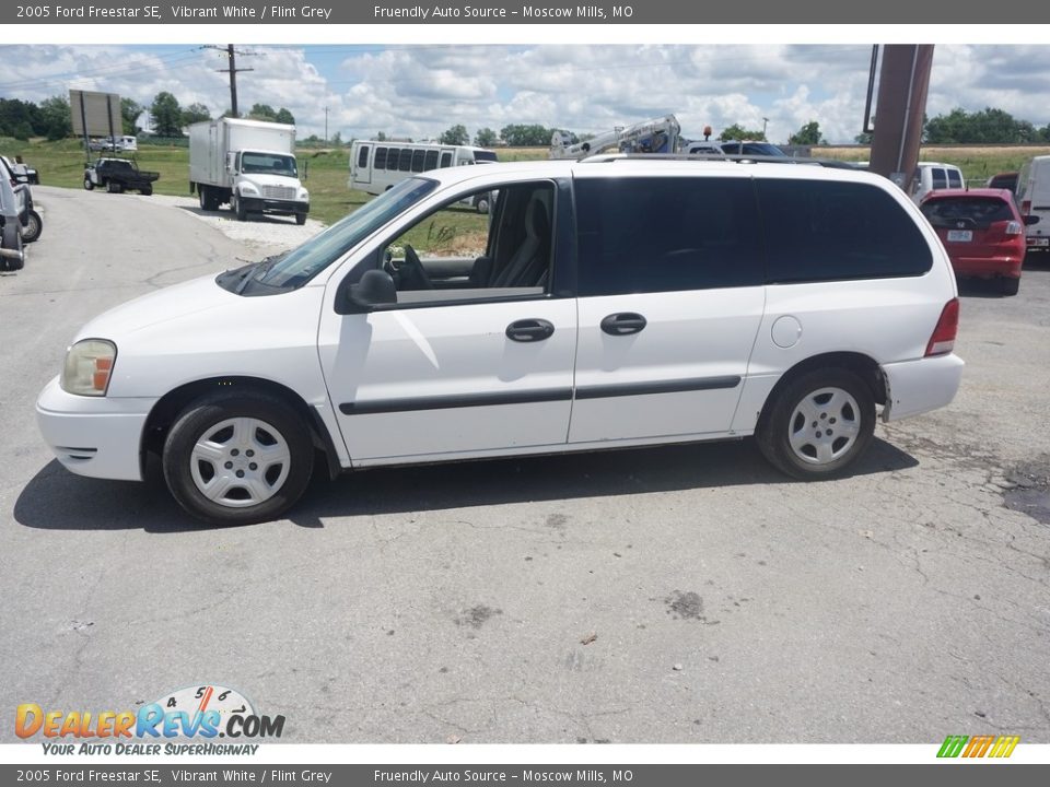 2005 Ford Freestar SE Vibrant White / Flint Grey Photo #31
