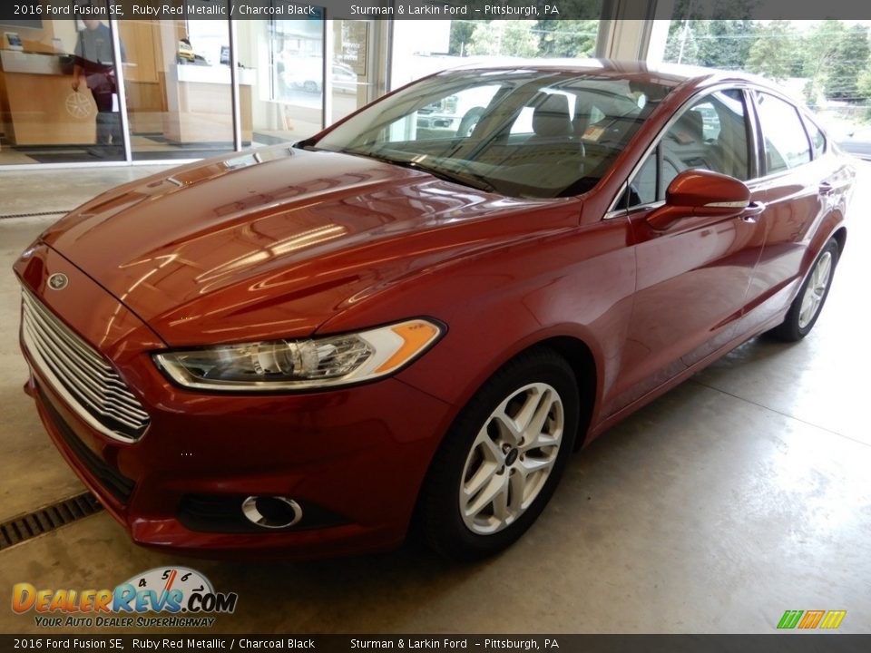 2016 Ford Fusion SE Ruby Red Metallic / Charcoal Black Photo #5