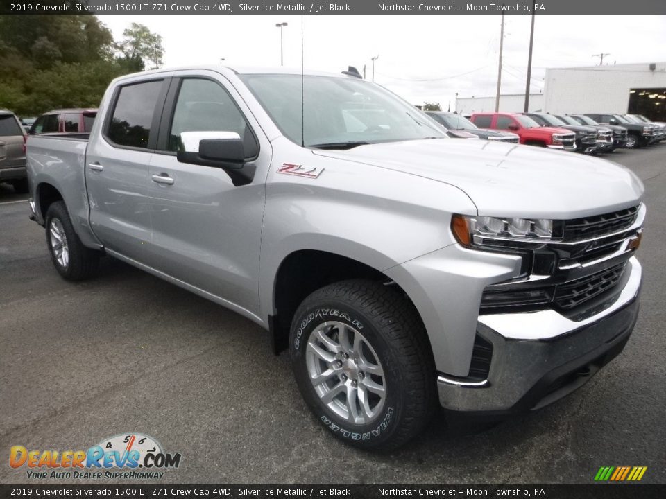 Front 3/4 View of 2019 Chevrolet Silverado 1500 LT Z71 Crew Cab 4WD Photo #7