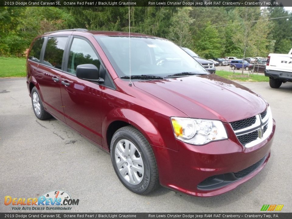 2019 Dodge Grand Caravan SE Octane Red Pearl / Black/Light Graystone Photo #6