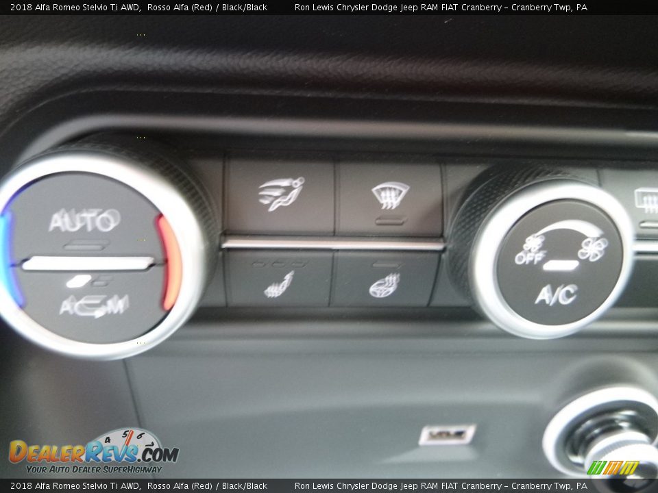 2018 Alfa Romeo Stelvio Ti AWD Rosso Alfa (Red) / Black/Black Photo #28
