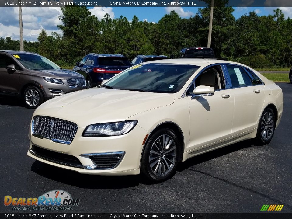 Front 3/4 View of 2018 Lincoln MKZ Premier Photo #1
