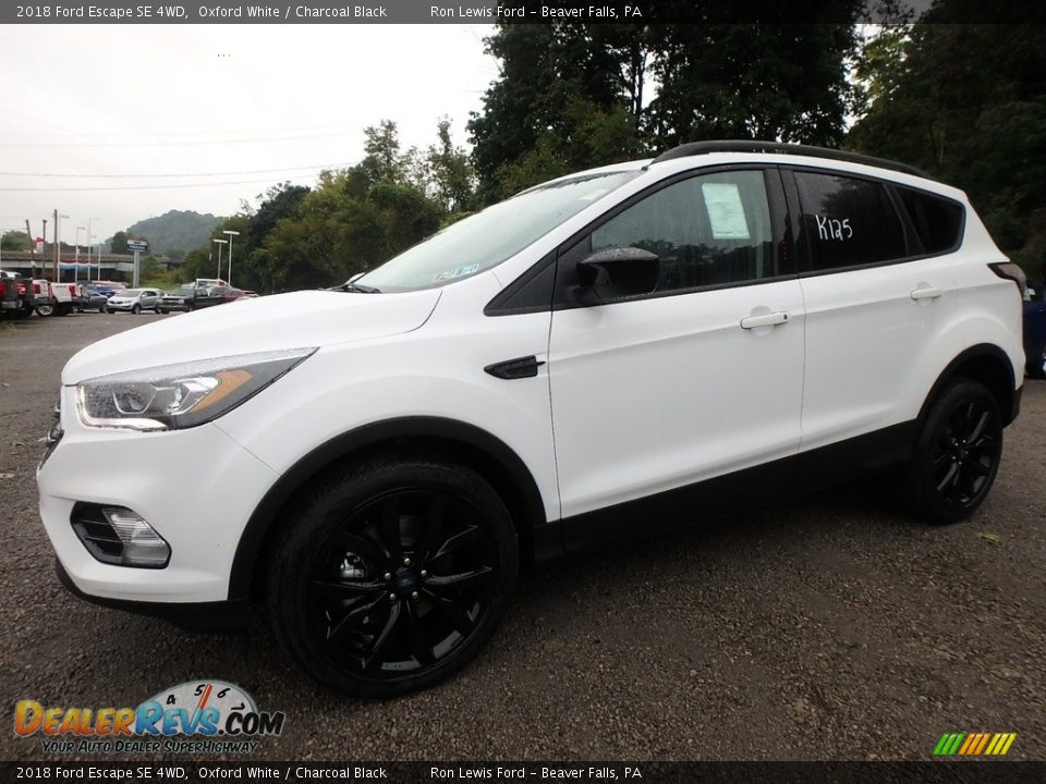 Front 3/4 View of 2018 Ford Escape SE 4WD Photo #7