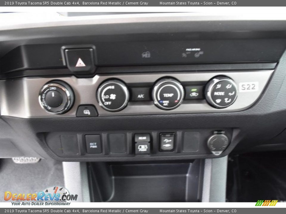 Controls of 2019 Toyota Tacoma SR5 Double Cab 4x4 Photo #29