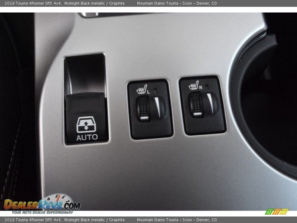 Controls of 2019 Toyota 4Runner SR5 4x4 Photo #30