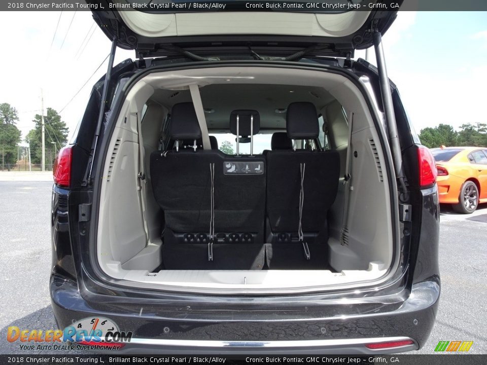 2018 Chrysler Pacifica Touring L Brilliant Black Crystal Pearl / Black/Alloy Photo #18
