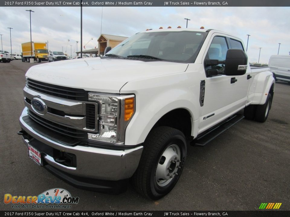 2017 Ford F350 Super Duty XLT Crew Cab 4x4 Oxford White / Medium Earth Gray Photo #1