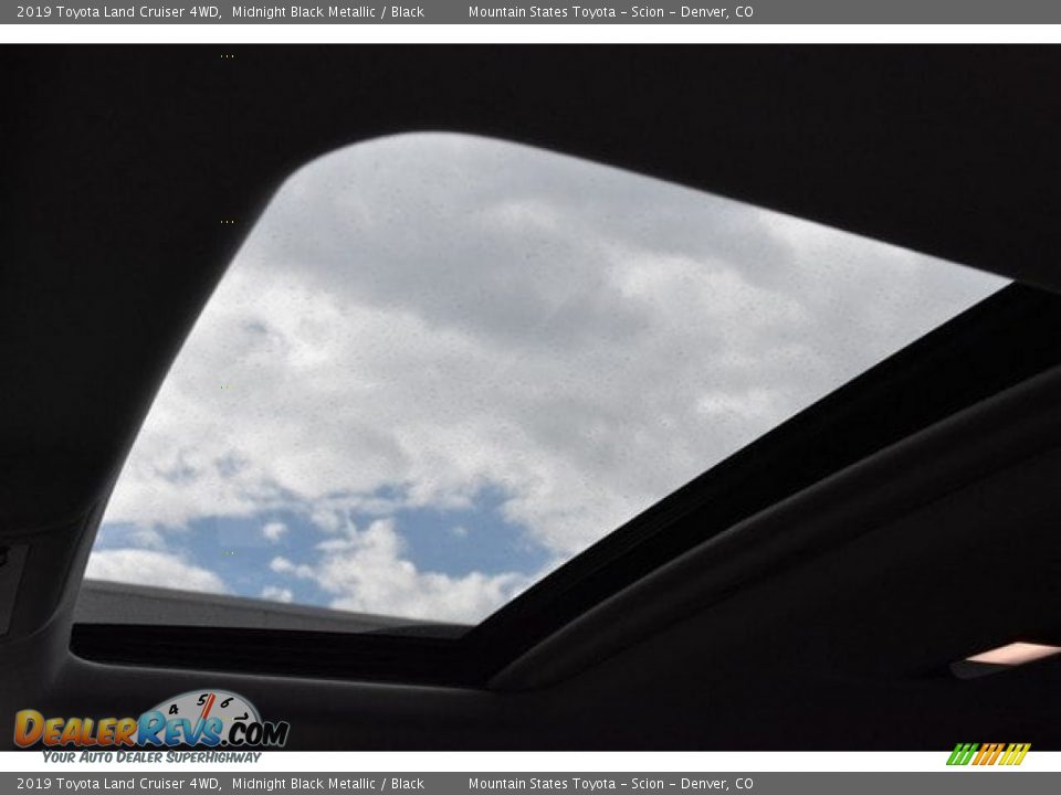 Sunroof of 2019 Toyota Land Cruiser 4WD Photo #9