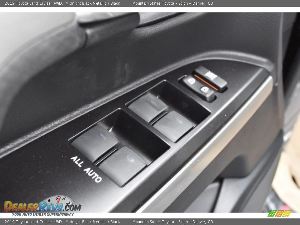 2019 Toyota Land Cruiser 4WD Midnight Black Metallic / Black Photo #29