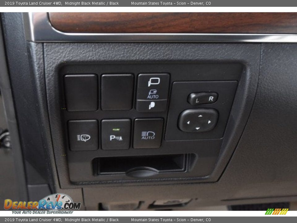 Controls of 2019 Toyota Land Cruiser 4WD Photo #31