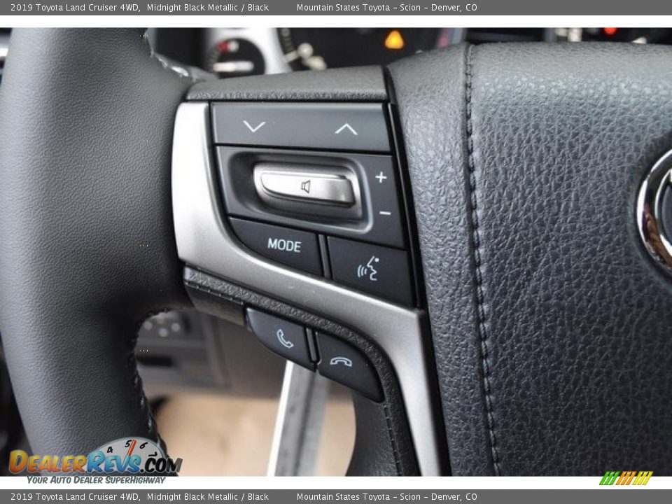 2019 Toyota Land Cruiser 4WD Steering Wheel Photo #32