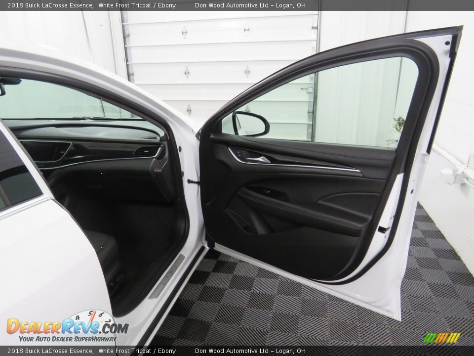 Door Panel of 2018 Buick LaCrosse Essence Photo #28