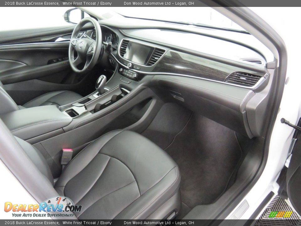 Dashboard of 2018 Buick LaCrosse Essence Photo #30