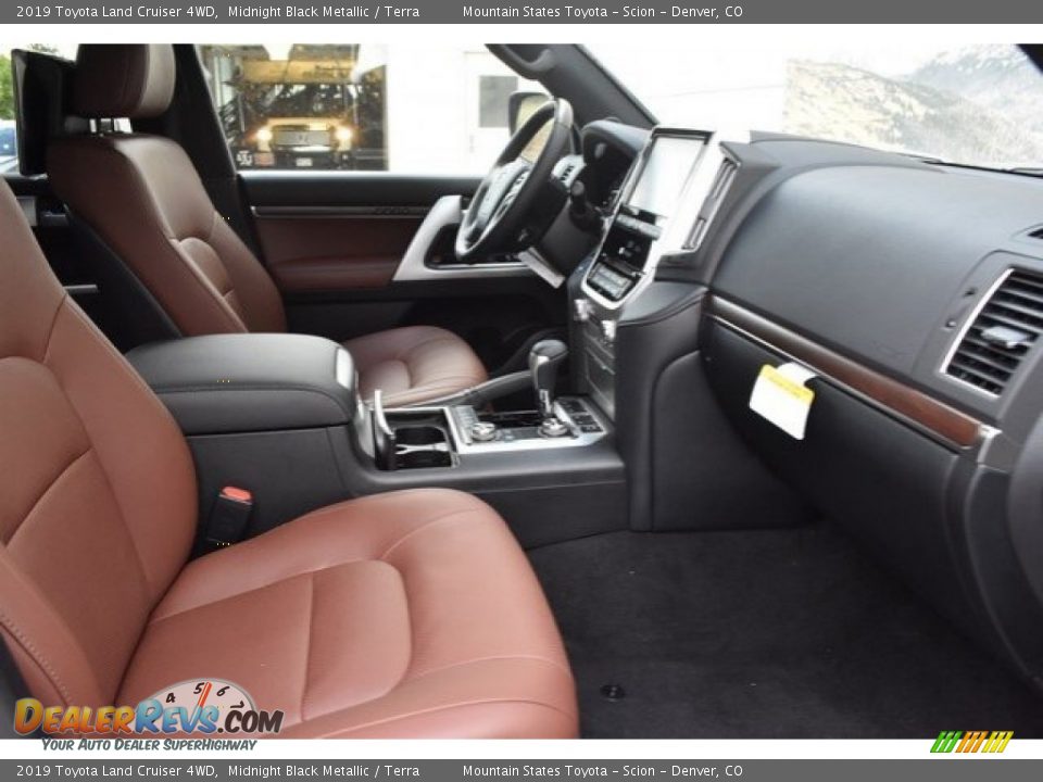 2019 Toyota Land Cruiser 4WD Midnight Black Metallic / Terra Photo #12