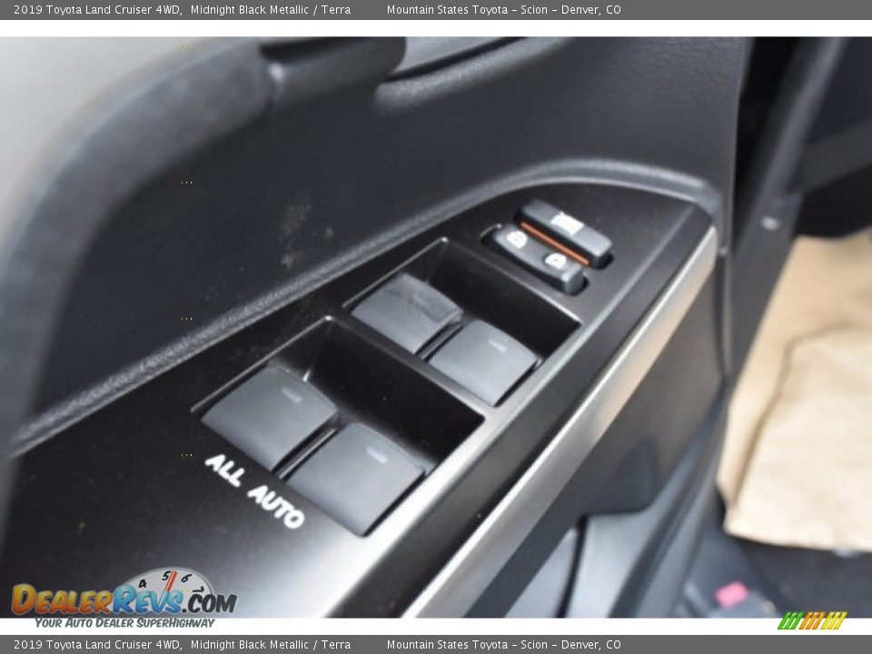 Controls of 2019 Toyota Land Cruiser 4WD Photo #29