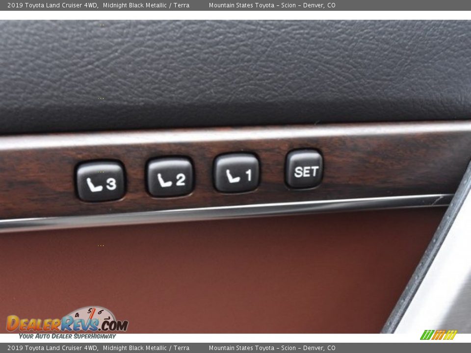 Controls of 2019 Toyota Land Cruiser 4WD Photo #30