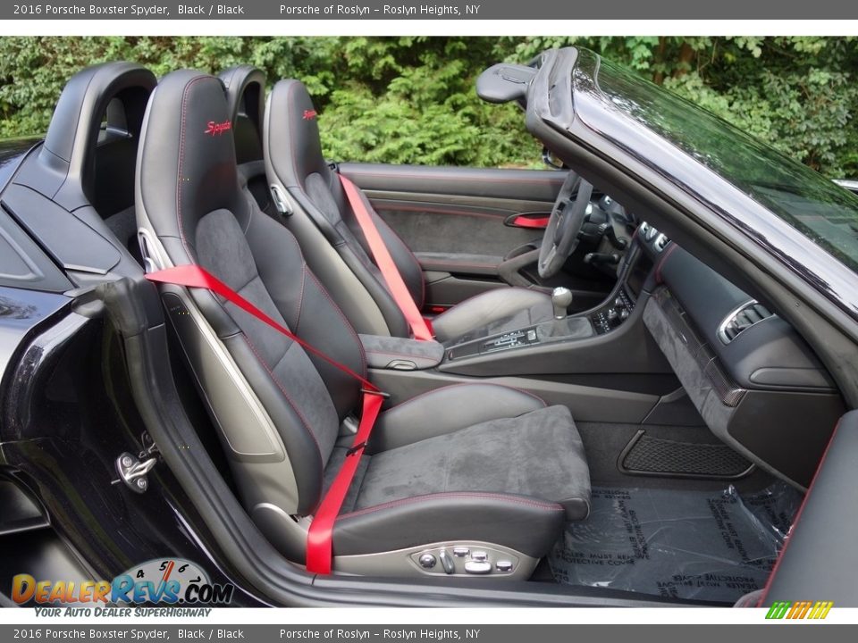 Front Seat of 2016 Porsche Boxster Spyder Photo #19