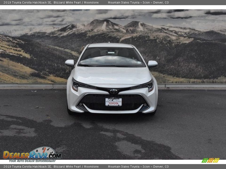 2019 Toyota Corolla Hatchback SE Blizzard White Pearl / Moonstone Photo #2