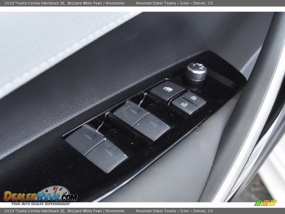 Controls of 2019 Toyota Corolla Hatchback SE Photo #23