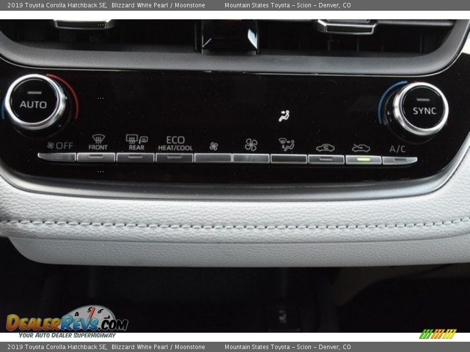 Controls of 2019 Toyota Corolla Hatchback SE Photo #28