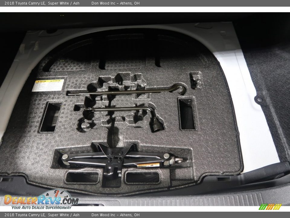 2018 Toyota Camry LE Super White / Ash Photo #32