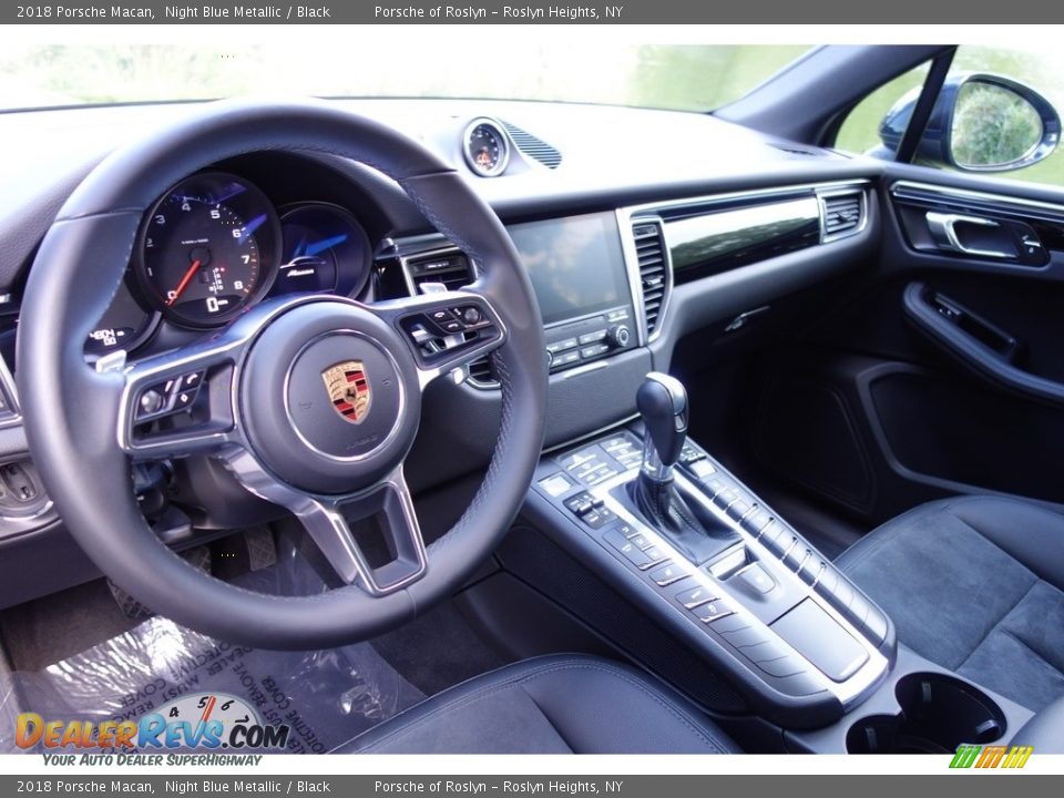 2018 Porsche Macan Night Blue Metallic / Black Photo #10