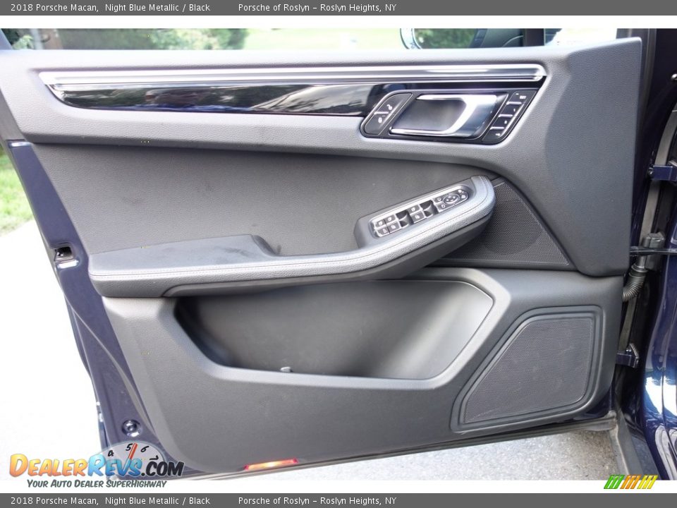 2018 Porsche Macan Night Blue Metallic / Black Photo #11