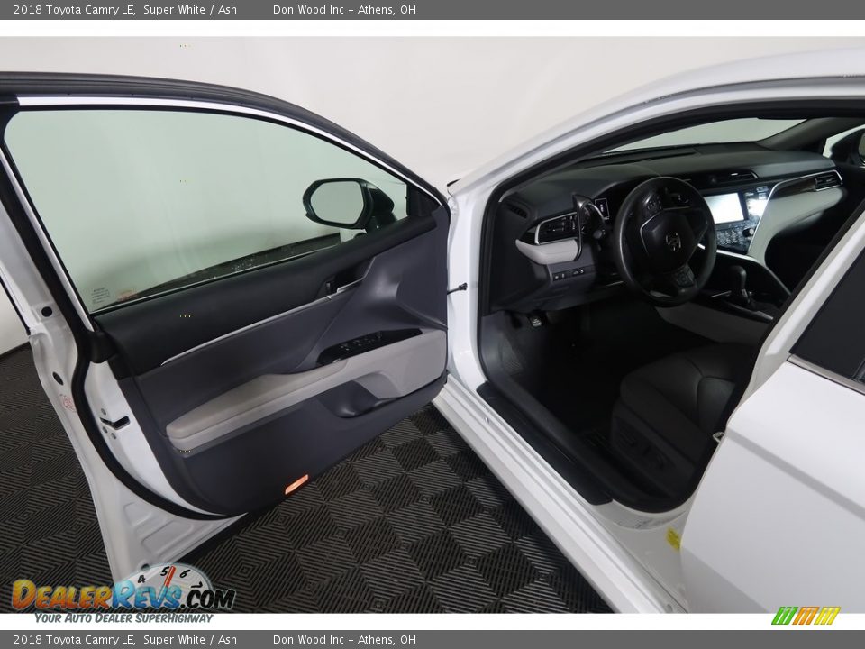 2018 Toyota Camry LE Super White / Ash Photo #35