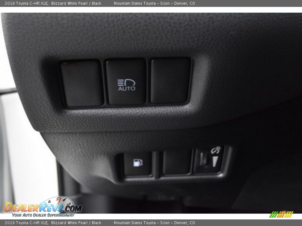 2019 Toyota C-HR XLE Blizzard White Pearl / Black Photo #24