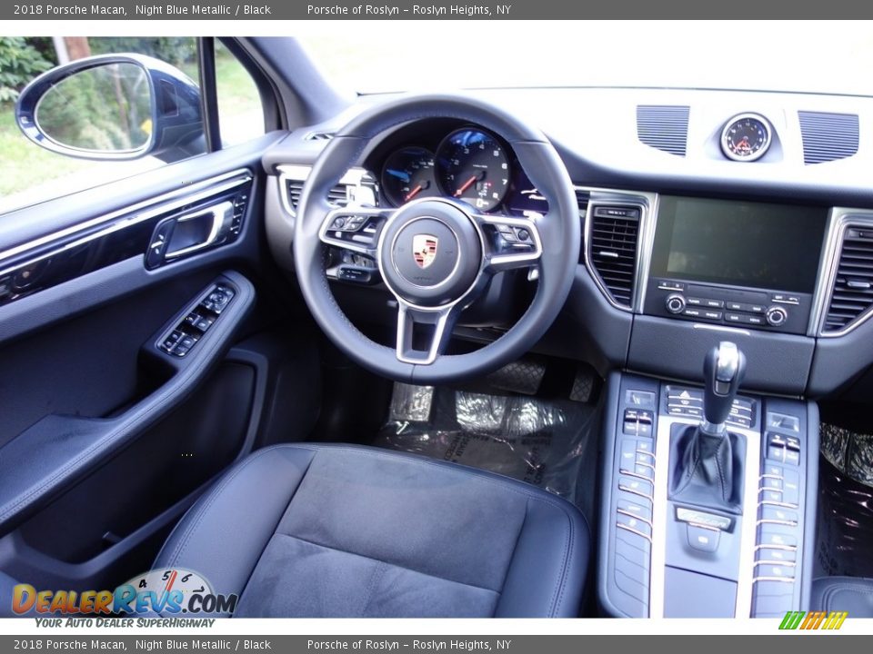 2018 Porsche Macan Night Blue Metallic / Black Photo #13