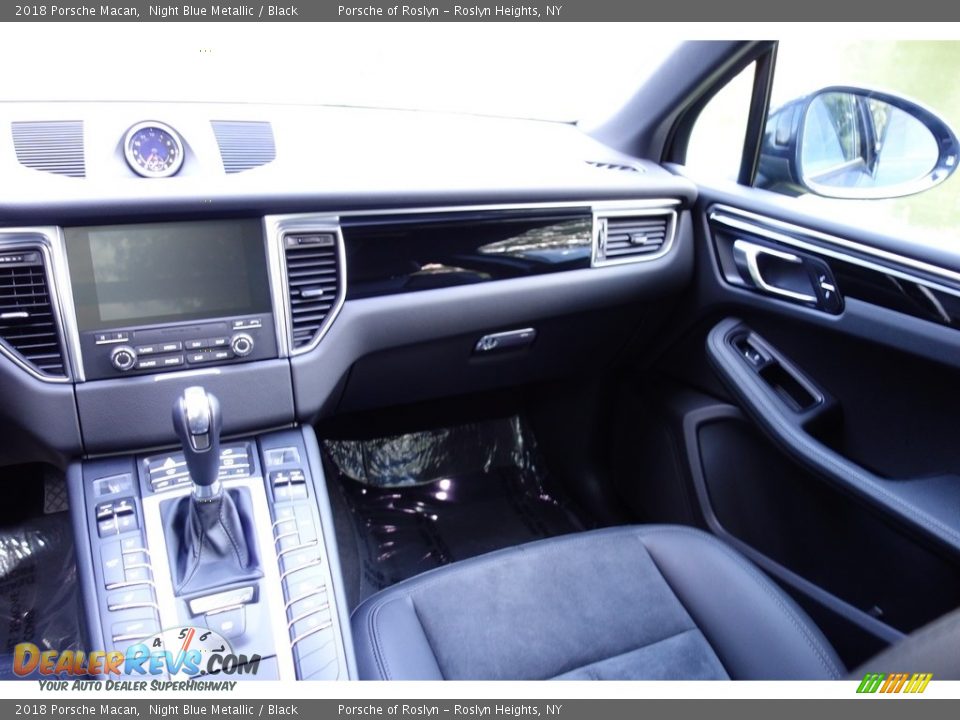 2018 Porsche Macan Night Blue Metallic / Black Photo #15