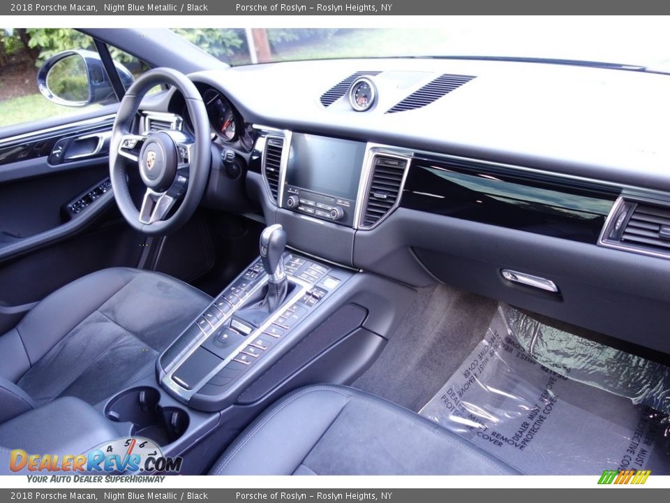 2018 Porsche Macan Night Blue Metallic / Black Photo #16
