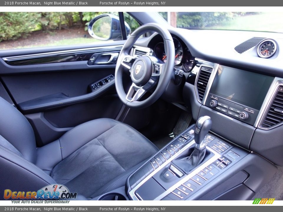 2018 Porsche Macan Night Blue Metallic / Black Photo #17