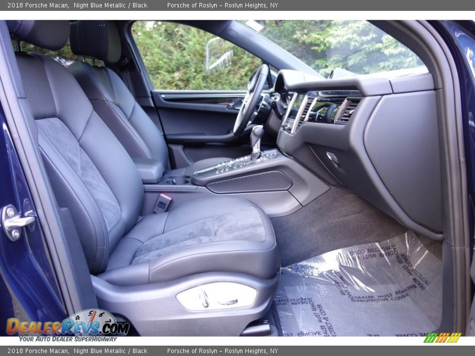 2018 Porsche Macan Night Blue Metallic / Black Photo #18