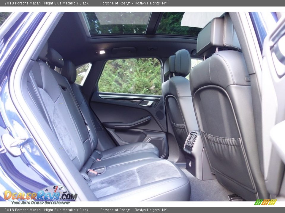 2018 Porsche Macan Night Blue Metallic / Black Photo #19