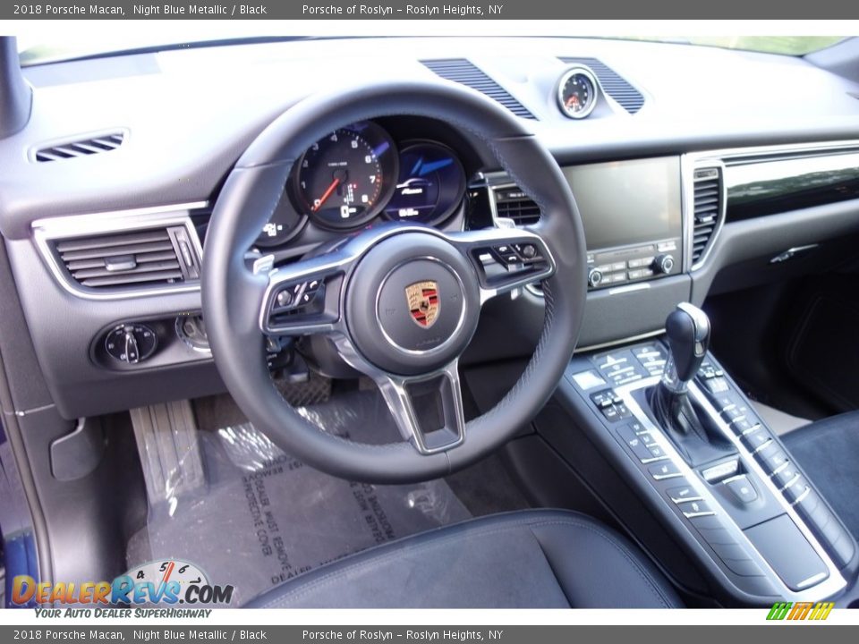 2018 Porsche Macan Night Blue Metallic / Black Photo #20