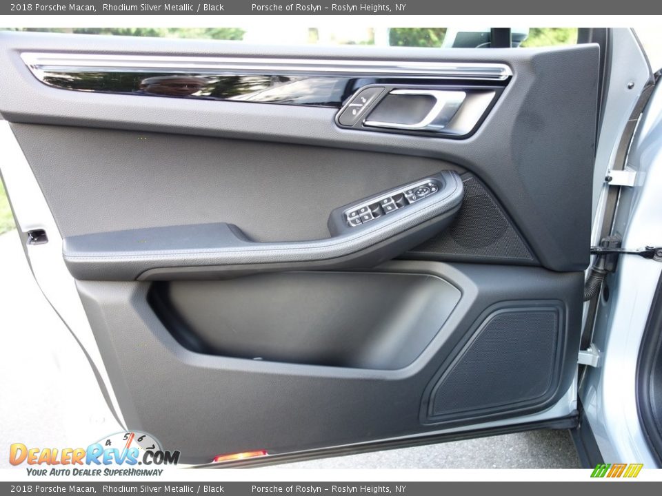 2018 Porsche Macan Rhodium Silver Metallic / Black Photo #11