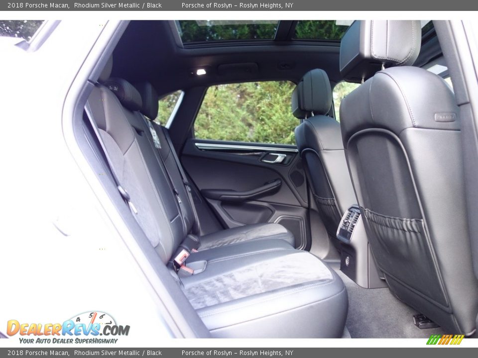 2018 Porsche Macan Rhodium Silver Metallic / Black Photo #16