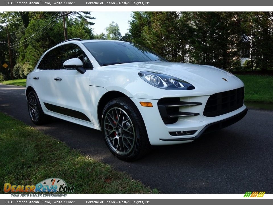 2018 Porsche Macan Turbo White / Black Photo #1