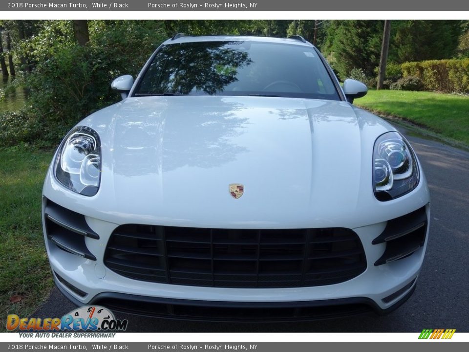 2018 Porsche Macan Turbo White / Black Photo #2