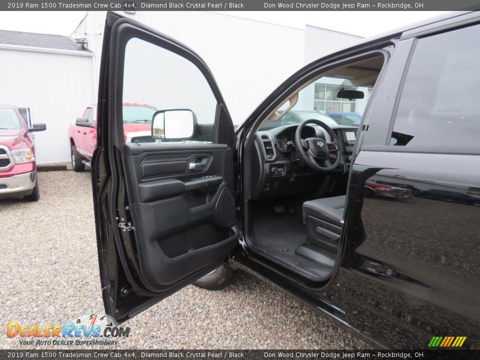 2019 Ram 1500 Tradesman Crew Cab 4x4 Diamond Black Crystal Pearl / Black Photo #15