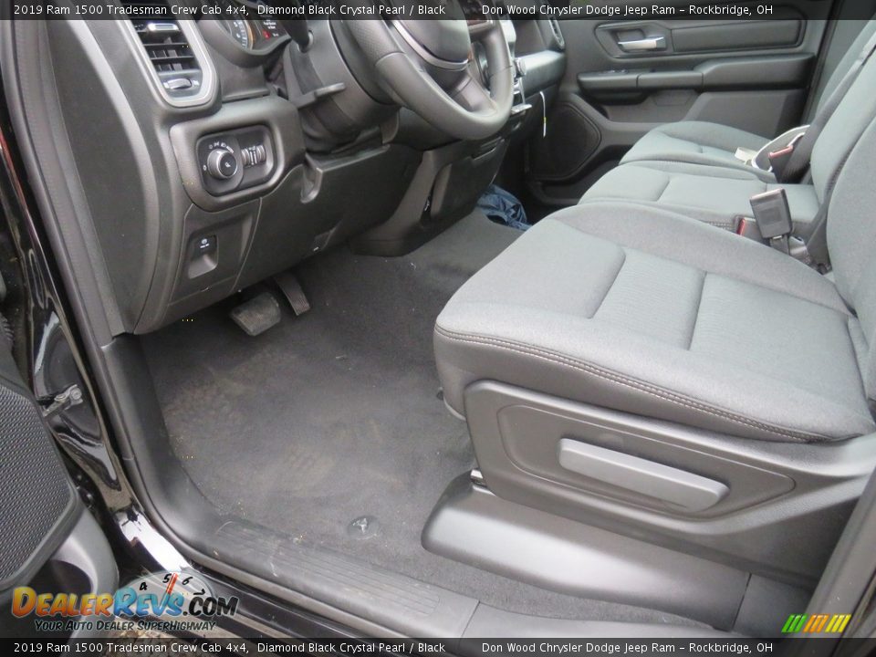 2019 Ram 1500 Tradesman Crew Cab 4x4 Diamond Black Crystal Pearl / Black Photo #16