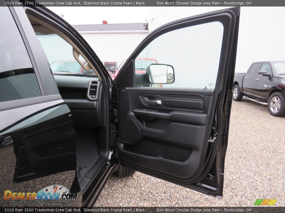 2019 Ram 1500 Tradesman Crew Cab 4x4 Diamond Black Crystal Pearl / Black Photo #24