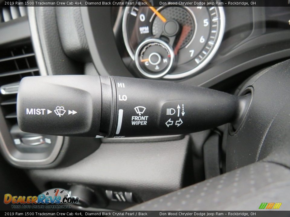 2019 Ram 1500 Tradesman Crew Cab 4x4 Diamond Black Crystal Pearl / Black Photo #34